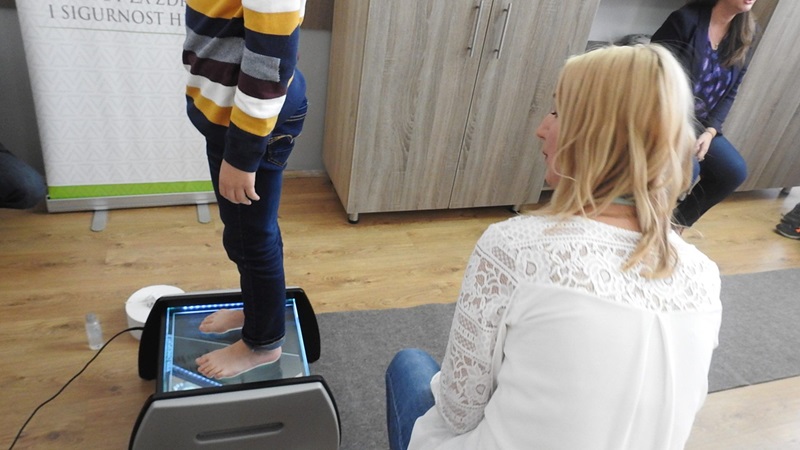 Preventivni pregledi u školama: Osnovci najviše problema imaju sa težinom, stopalima i kičmom