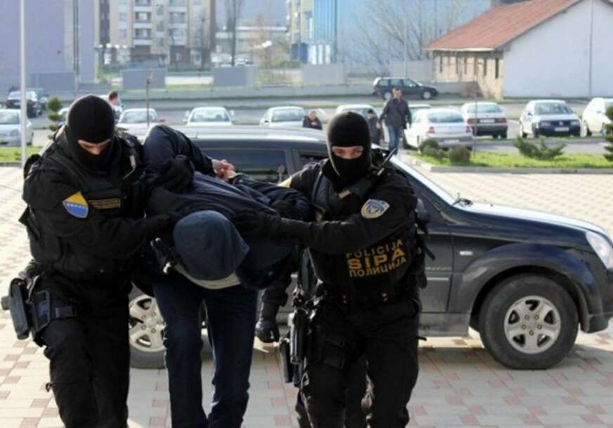 Poznato ko su UHAPŠENI CARINICI U GRADIŠKI zbog primanja mita