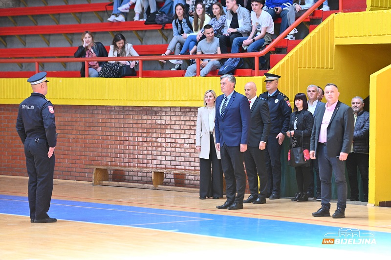 Bijeljina: Promovisana Srednja škola unutrašnjih poslova, trenutno potrebno stotine policajaca (FOTO)