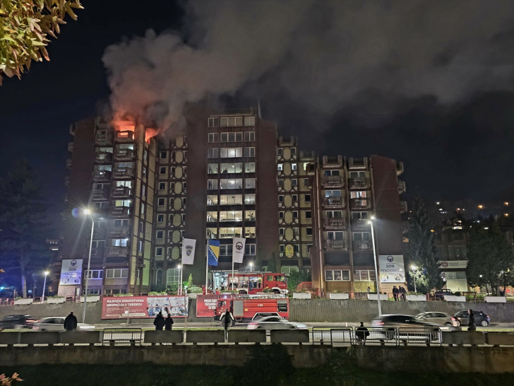 U požaru u Domu penzionera u Tuzli 10 mrtvih, među 20 povrijeđenih policajci i vatrogasci (FOTO, VIDEO)