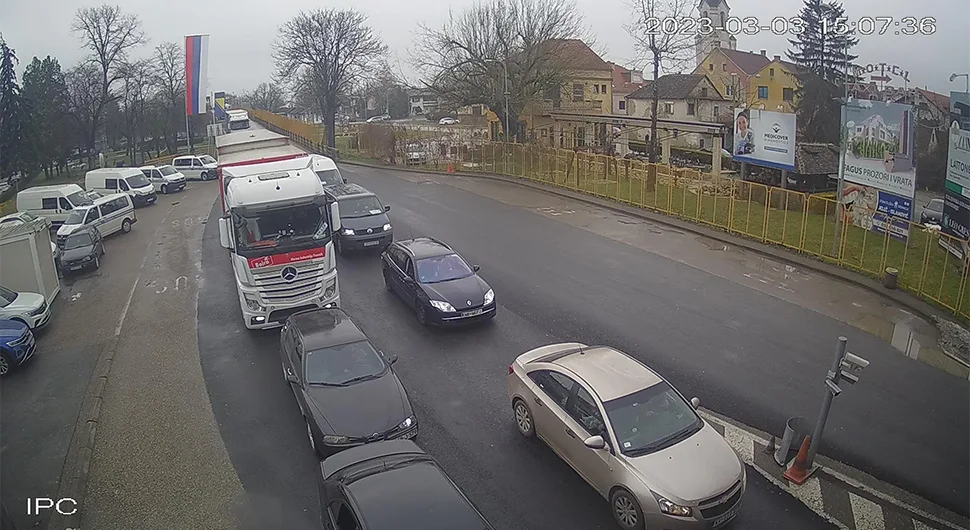 Gužve na ulazu u BiH: Pojačan saobraćaj u Gradišci, Donjoj Gradini i Brodu
