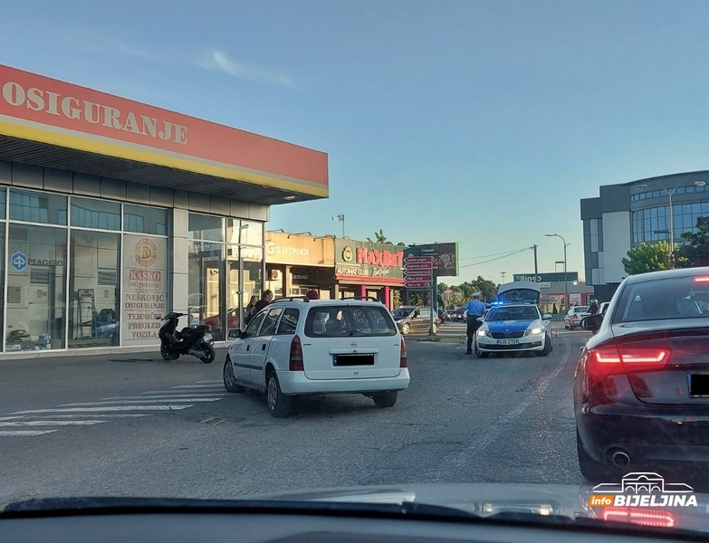 Epilog nezgode u Bijeljini: Maloljetni motociklista teško povrijeđen (FOTO)
