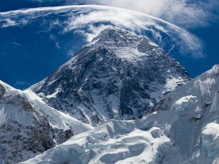 Prvi put u istoriji: Poljak se popeo na Mont Everest bez boce sa kiseonikom