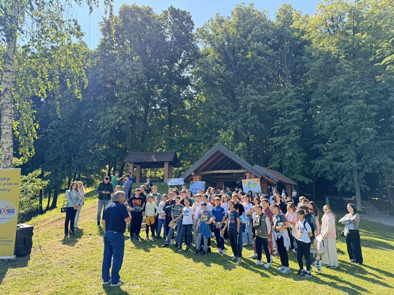 Svjetski dan pčela obilježen u Ugljeviku: Đaci učili o tajnama pčelinjeg svijeta