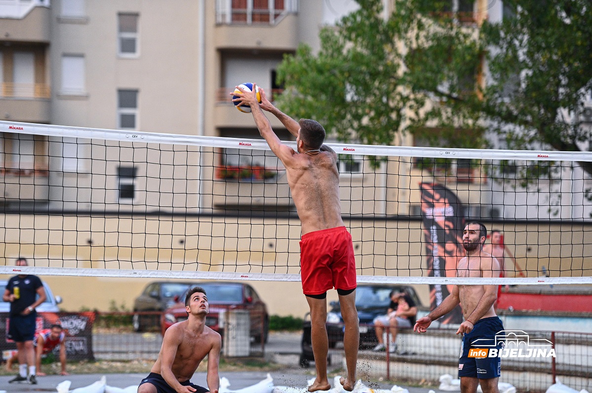 Večeras u Bijeljini finale odbojke na pijesku (FOTO)