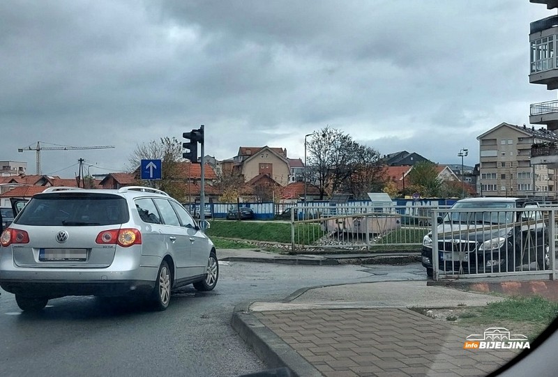 Bijeljina: Sudar na raskrsnici, usporen saobraćaj (FOTO)