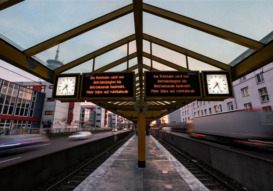 NJEMAČKA PARALISANA Vozovi ne idu, avioni ne lete, štrajkovi na željeznici i aerodromima