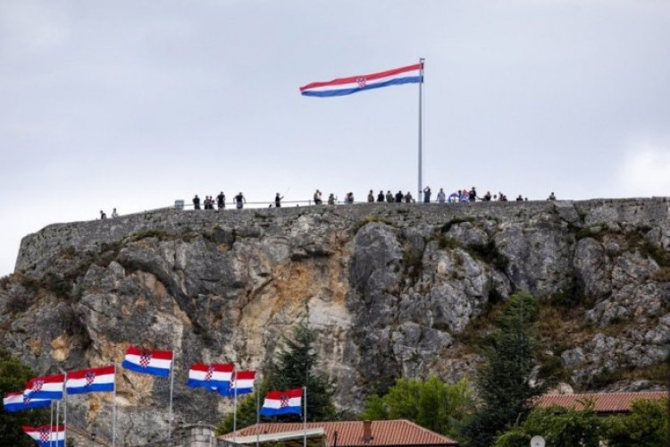 Kako žive Srbi u Kninu u danima proslave