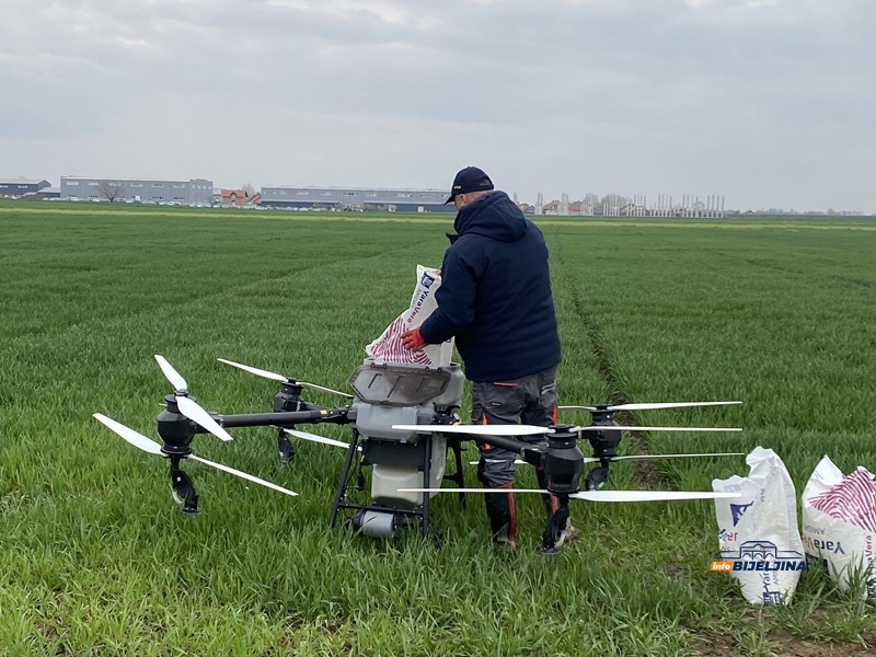 Dron zamijenio traktor u Semberiji: Sav posao završen za 90 minuta, stigla ušteda i znatno veći profit (FOTO)