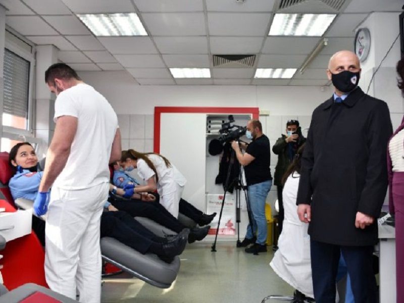 Položen test humanosti - policajci širom Srpske darovali krv