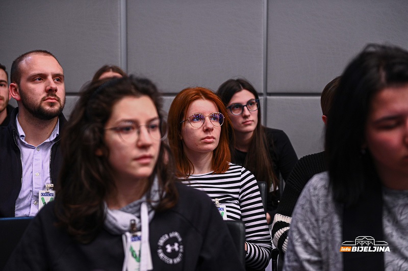 Obratio im se Bencun: Najbolji studenti Univerziteta iz Banjaluke posjetili sjedište OEBS-a u Beču (FOTO)