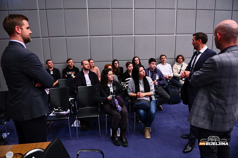 Obratio im se Bencun: Najbolji studenti Univerziteta iz Banjaluke posjetili sjedište OEBS-a u Beču (FOTO)