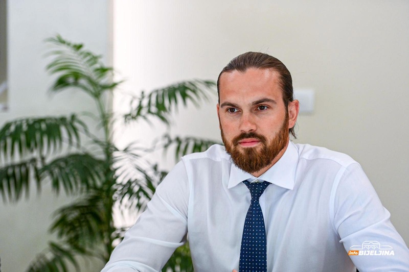 Stanišić: Država se sjeti sela kad treba pojesti jagnje na zboru