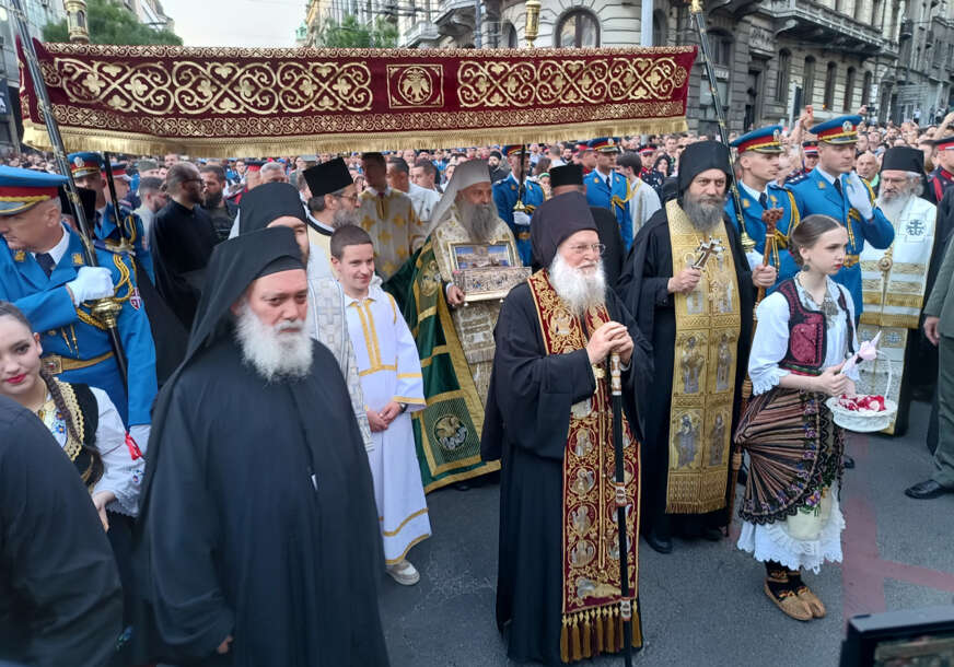 Nosi Čudotvorni pojas Bogorodice: Patrijarh Porfirije predvodi Spasovdansku litiju u Beogradu