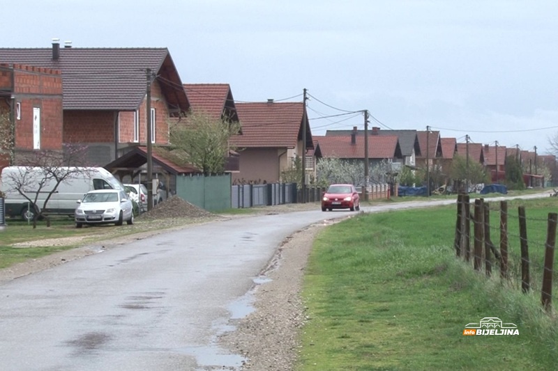 Iz naselja između Bijeljine i Zvornika se ne odlazi, već dolazi: Od rata izgrađeno 800 kuća, treba im fabrika (FOTO)
