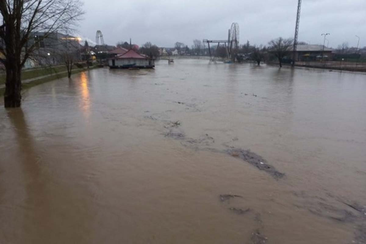 Vanredno u 32 grada i opština, očekuje se novi talas izlivanja rijeka