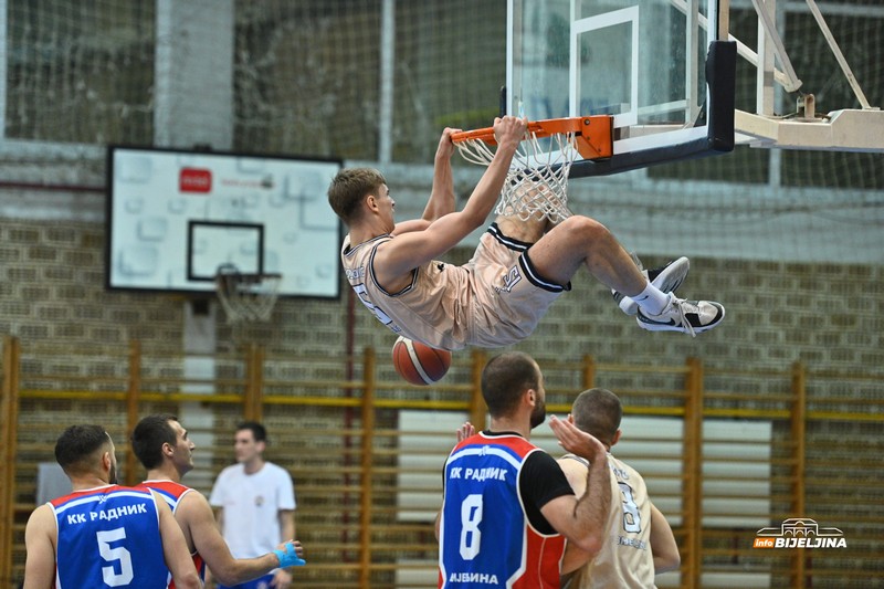 U dramatičnoj završnici Budućnost savladala Radnik i plasirala se u finale (FOTO)