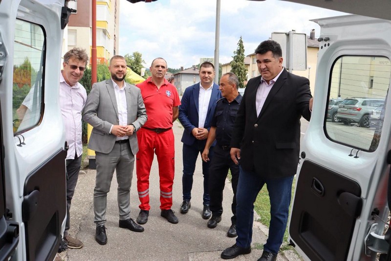Lopare: Nabavljeno novo vozilo za potrebe Doma zdravlja