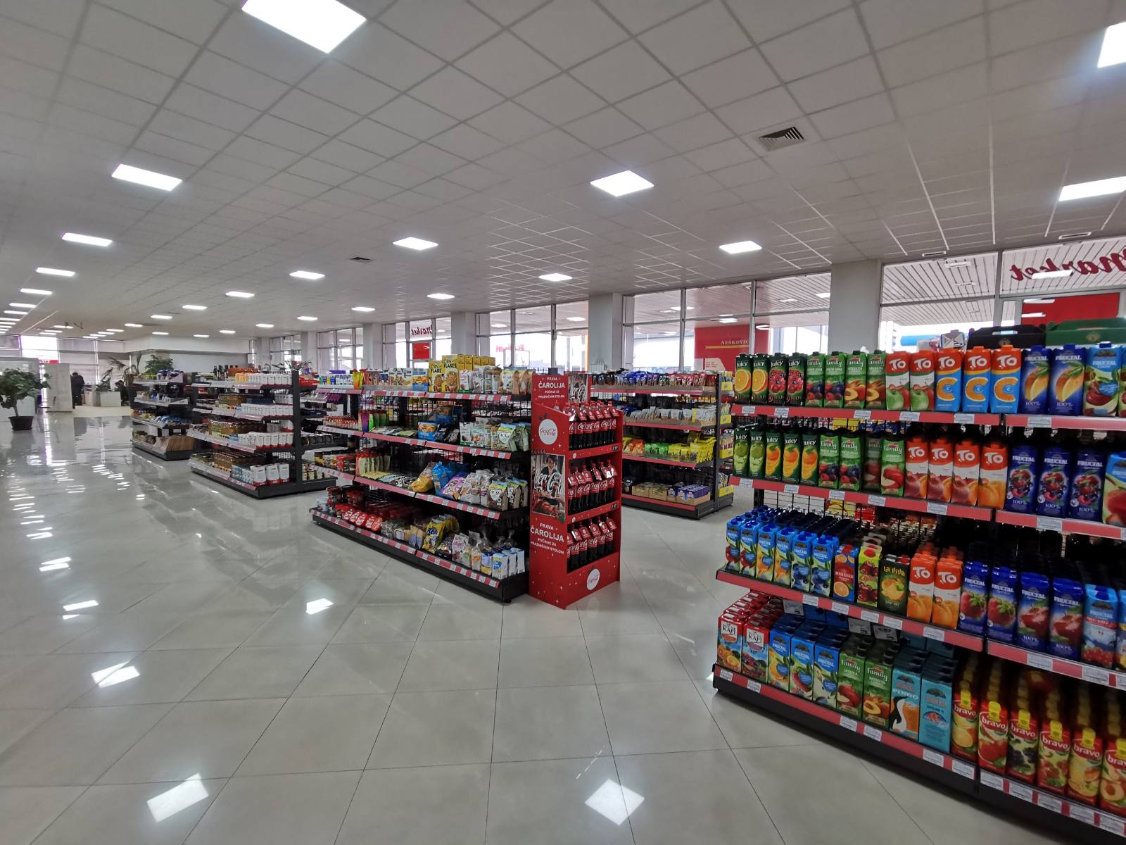 Nešković pumpa u Sremskoj ulici bogatija za market: Kupcima akcijske cijene za praznike