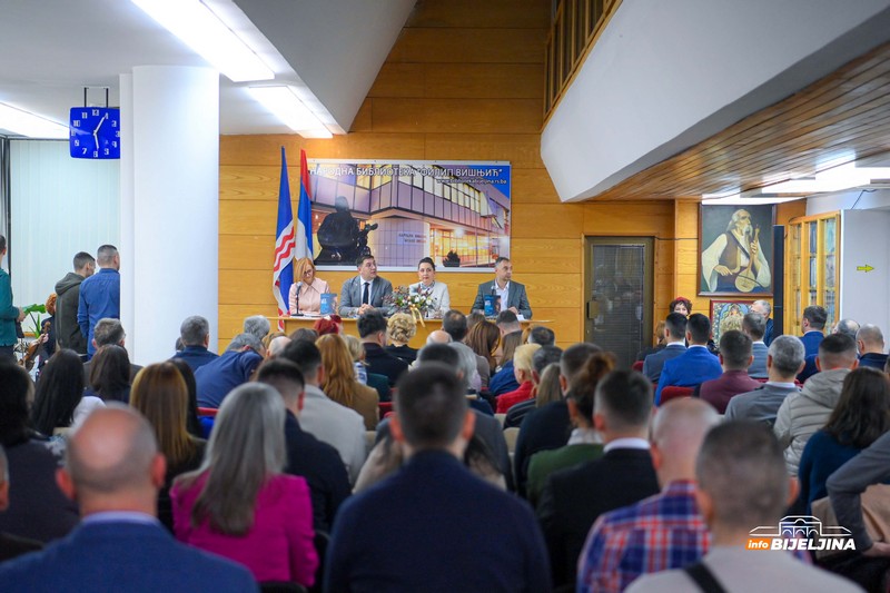 Bijeljina: Promovisana knjiga Miloša Stevanovića, djelo kojem se čitaoci uvijek vraćaju (FOTO)