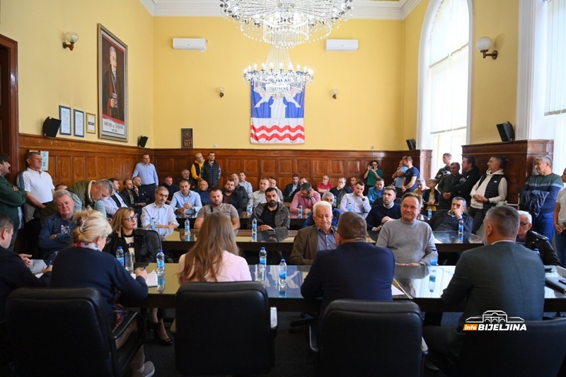 Sastanak predstavnika bijeljinskih sportskih organizacija sa odbornicima: Stižu urgencije, a tu je i rok (FOTO)