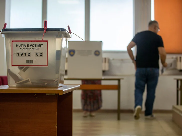 Preliminarni rezultati izbora na KiM: Samoopredjeljenje vodi, Srpska lista osvojila svih 10 srpskih mandata