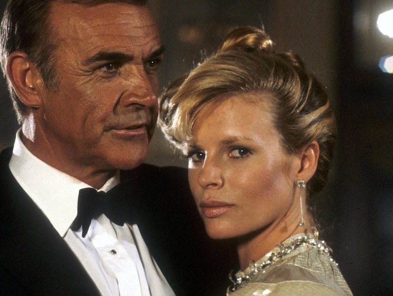 Bila je omiljena Bondova djevojka zbog ljepote, a onda se uništila estetskim operacijama FOTO