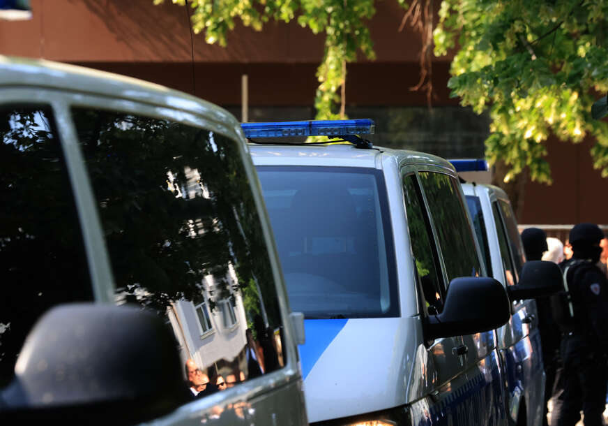 DRAMA U LOPARAMA Produžen pritvor za osumnjičenog koji je oborio policajca i povrijedio ga tokom intervencije