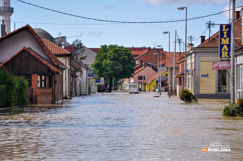 Ovako su u vrijeme velike poplave izgledali dijelovi Bijeljine (FOTO)