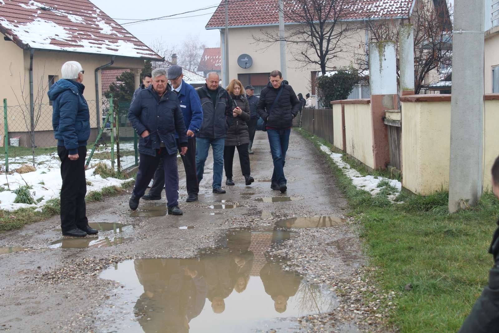 Stanovnici MZ „15. Majevička“ – Gradska uprava nije odgovorila ni na jedan zahtjev