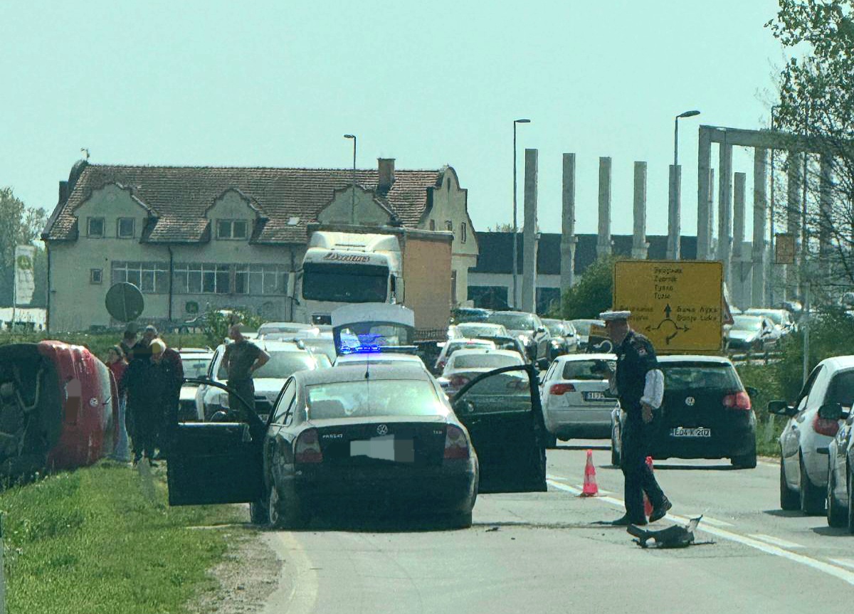 Bijeljinska obilaznica: Prevrnuto vozilo, ne terenu policija