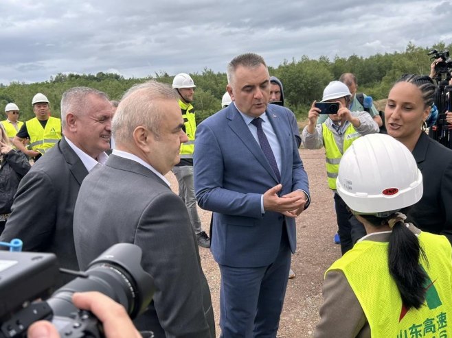 Minić i Stevanović posjetili gradilište na auto-putu Banjaluka-Prijedor