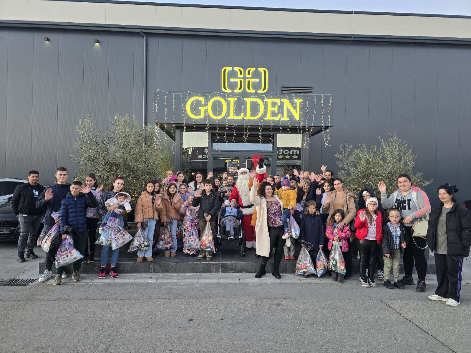 Kompleks Milošević I “Humani Deda Mraz” podijelili 70 paketića socijalno ugroženim porodicama