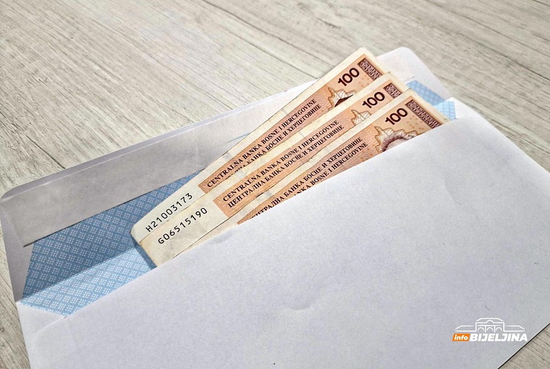 Vlada Srpske legalizuje PLATE U KOVERTI: Zbog sankcija SAD banke ugasile račune funkcionerima, ubuduće će zaradu dobijati 