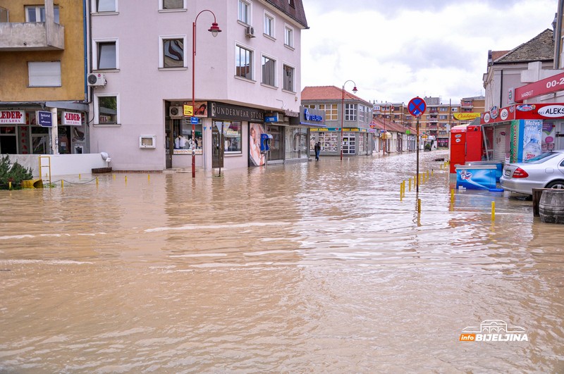 Ovako su u vrijeme velike poplave izgledali dijelovi Bijeljine (FOTO)
