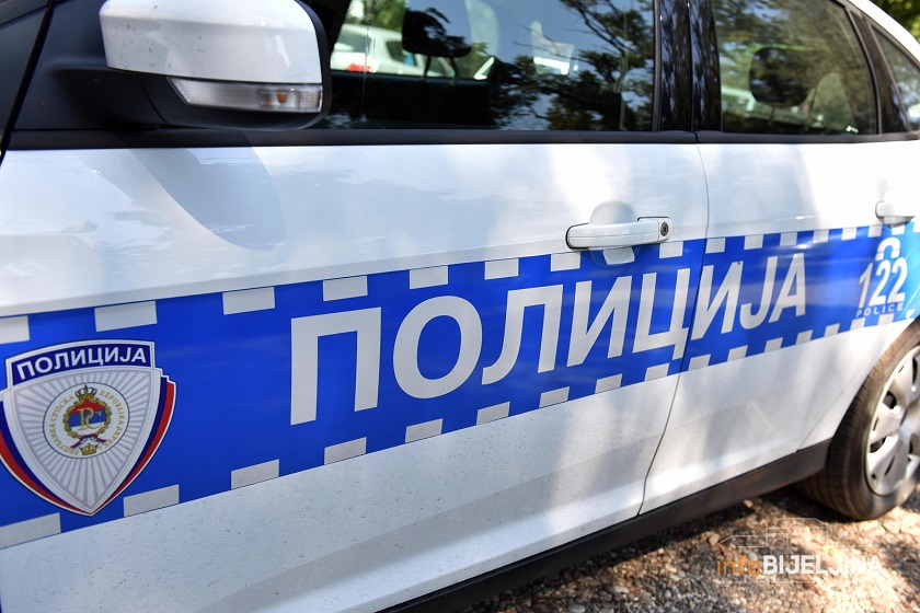 Teško povrijeđen maloljetni vozač mopeda