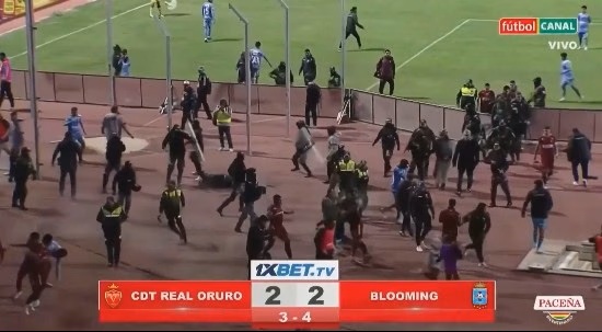 Haos u Boliviji: Policija koristila suzavac, 17 crvenih kartona