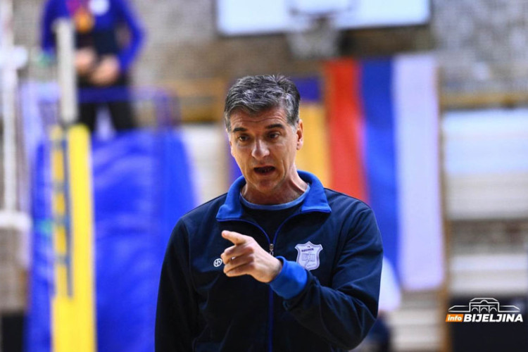 Vladimir Šarenac, trener Radnika: Čvrsto smo na zemlji, napašćemo trofeje