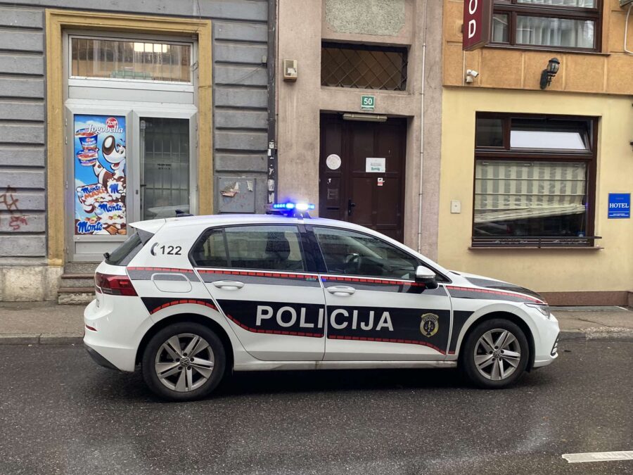 Drama u Sarajevu: Policajca udario vozilom