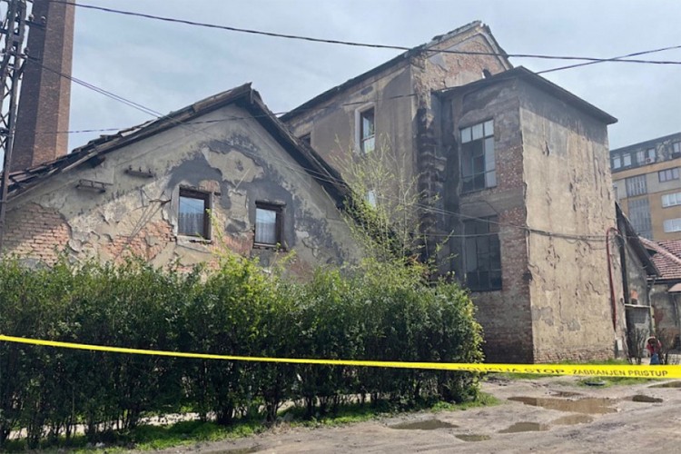 Požar na zgradi u Zenici, deset porodica ostalo bez krova nad glavom