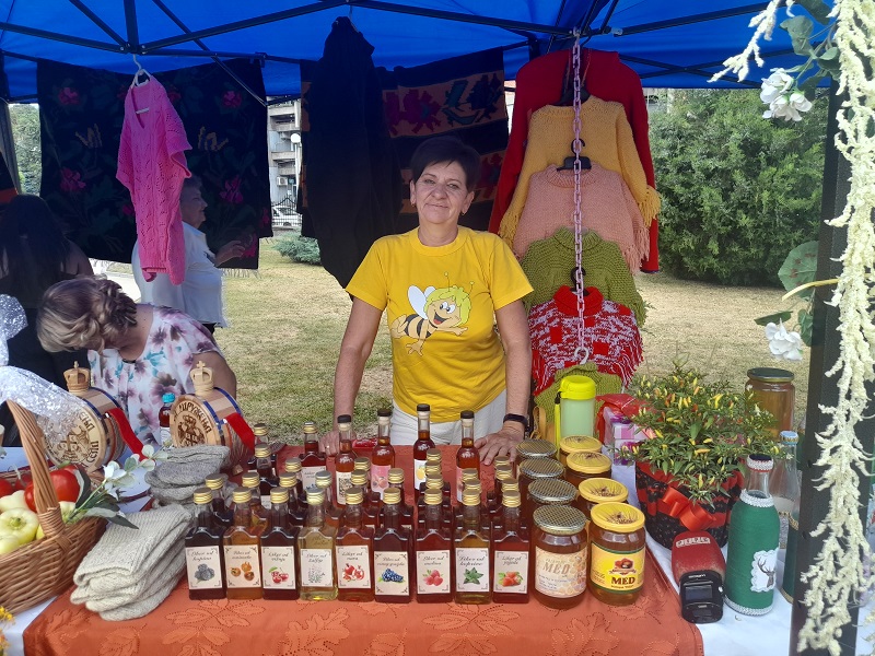 Vrijedna Bijeljinka Mira Mitrović pravi domaće likere: Voće bere na Majevici, u bočici nema ništa vještačko