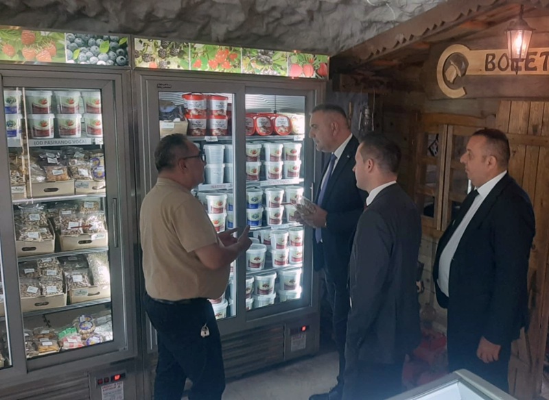 Domaći proizvodi iz Foče postali hit među turistima: Uskoro kreće proizvodnja sokova iz Srpske /FOTO/