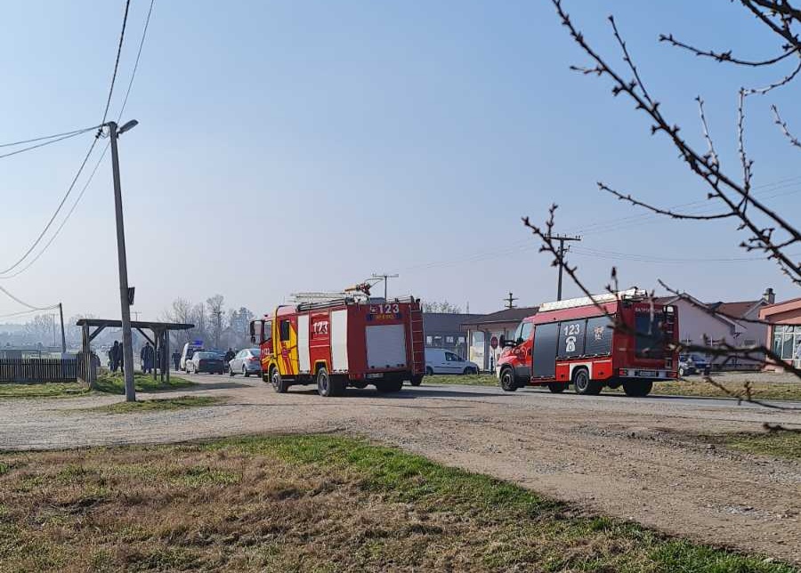 Nezgoda u Hasama kod Bijeljine, policija i vatrogasci na terenu