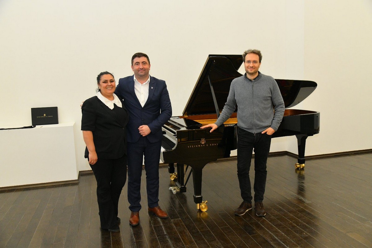 Petrović ponovo o famoznom klaviru: Dolazi nam svjetski poznati pijanista (FOTO)