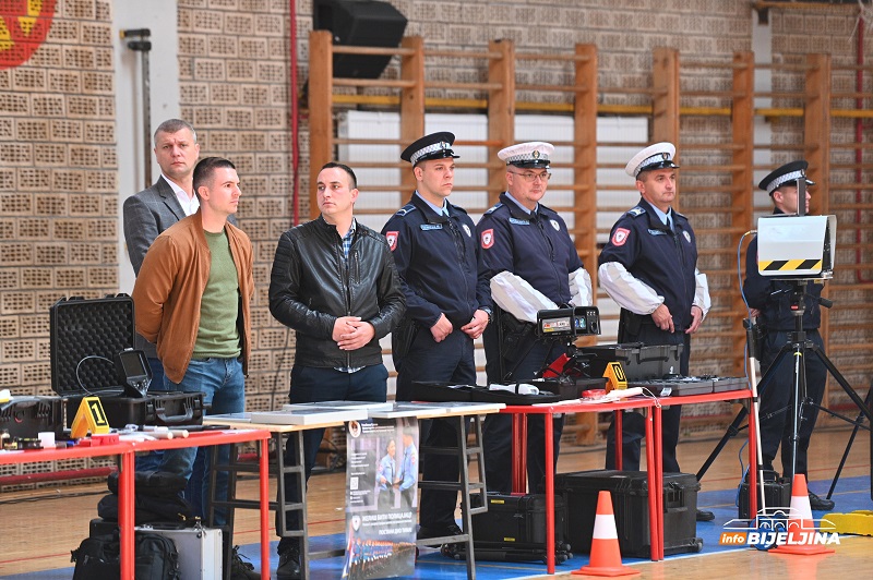 Bijeljina: Promovisana Srednja škola unutrašnjih poslova, trenutno potrebno stotine policajaca (FOTO)