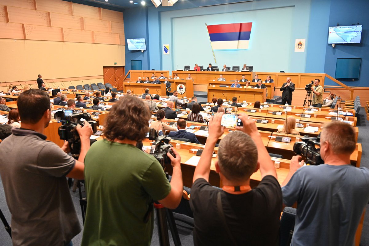 Za represivni zakon ruku diglo 47 poslanika: Tužan dan za demokratiju