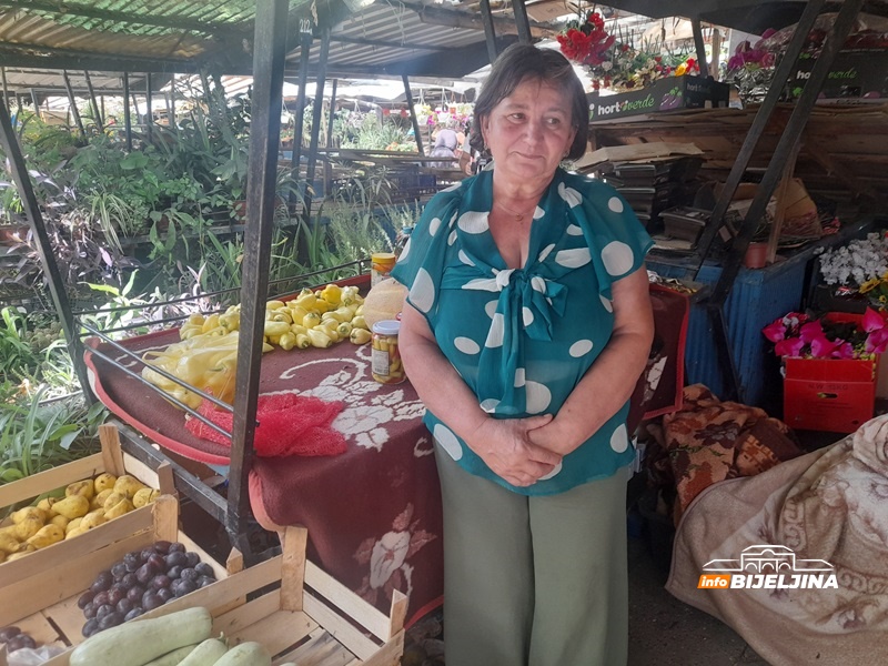 Semberske domaćice već spremile zimnicu: Provjerili smo cijene i ponudu na bijeljinskoj pijaci (FOTO)