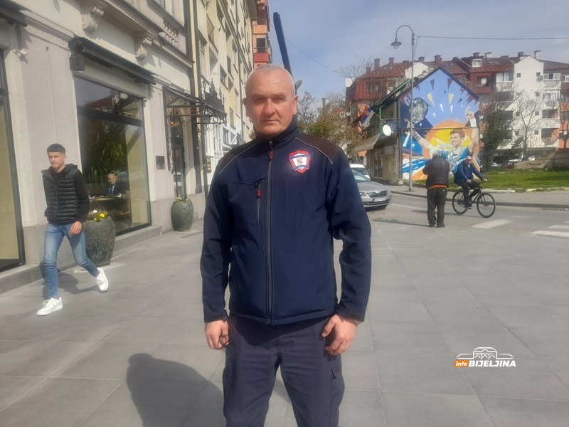 Ohrabrujuća priča iz Bijeljine: “Patriot” 25 godina zapošljava ratne invalide, kupili i vrijednu mašinu za lakše košenje