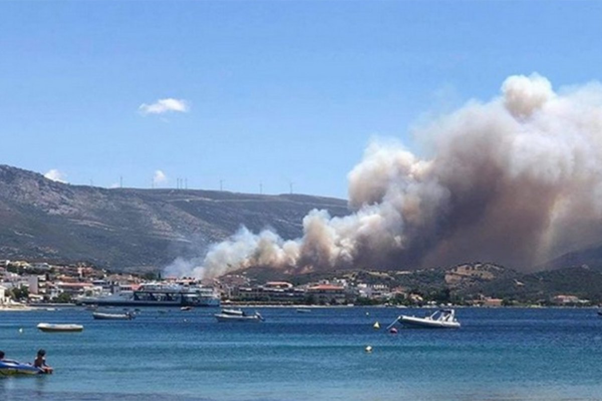 Požar na grčkom ostrvu, evakuišu se mještani