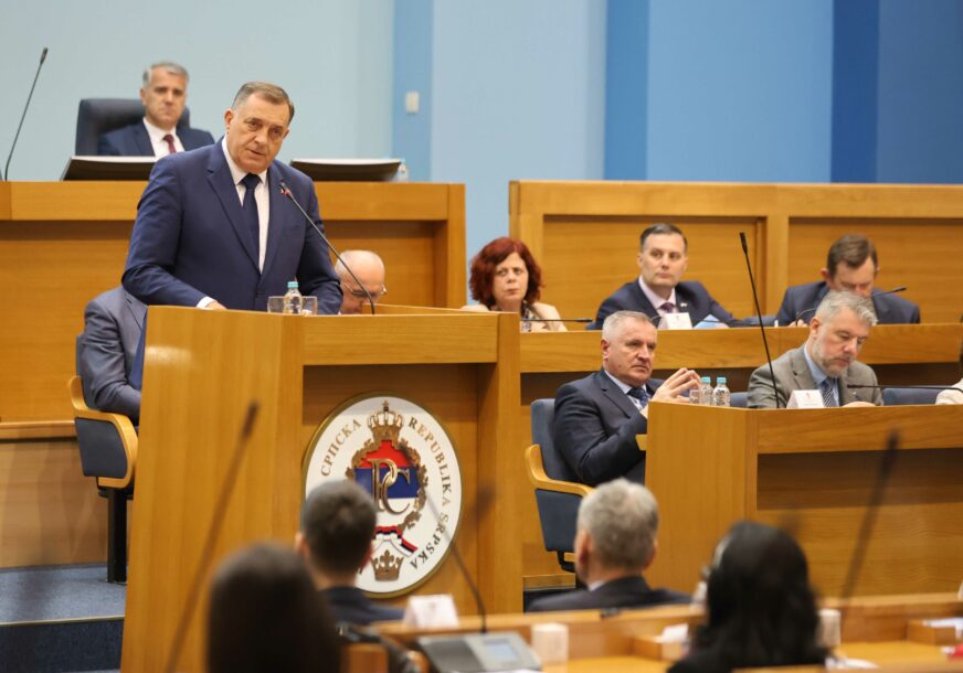 Dodik dao rok od sedam dana da se poništi Šmitov zakon i najavio reakcije